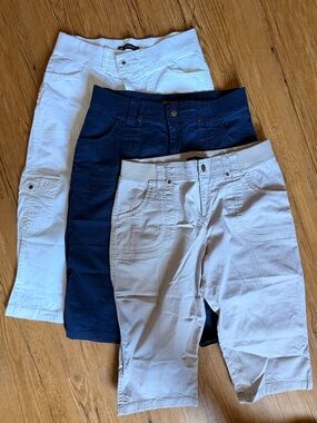 3 for $30! Or make offer!! 3 Women's Lee Bermuda shorts White, Navy, Light Gray